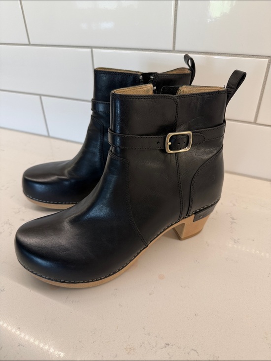 Dansko Shoes - Dansko Black Leather Ankle Boots with Buckle sz 41